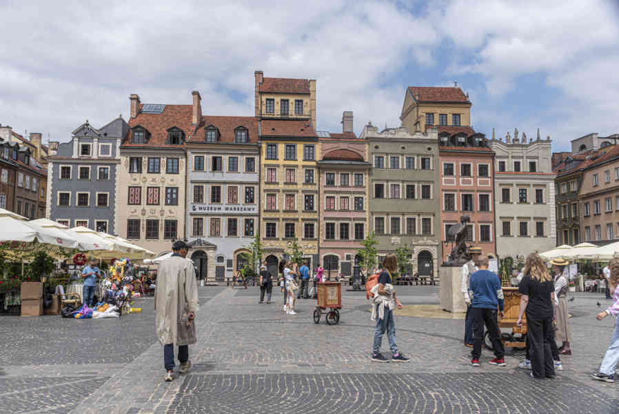 Polonia - Varsovia 061 - plaza de la Ciudad Vieja.jpg